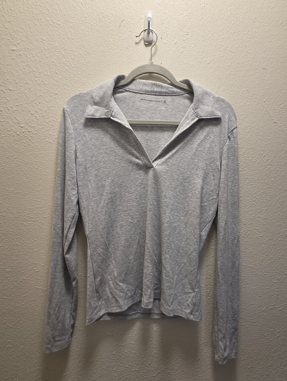 Abercrombie & Fitch Light Heather Gray Long-Sleeve Polo V-Neck Top